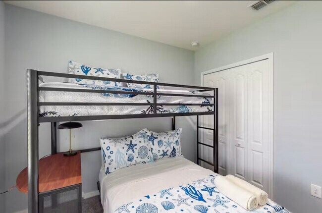 Foto del edificio - 438 SW Naftal Pl