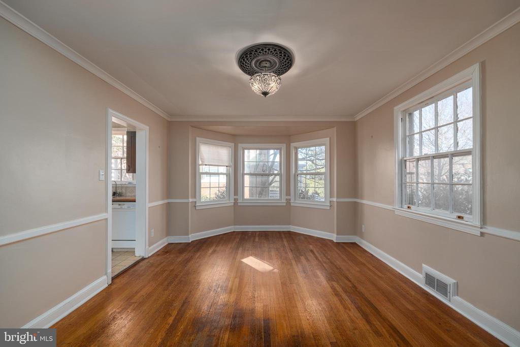 Foto principal - 5810 16th St NW