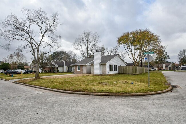 Foto del edificio - 8323 Blacksmith Dr
