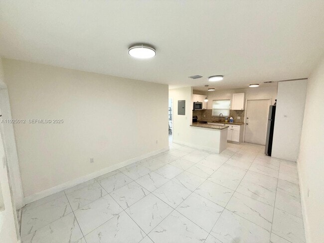 Foto del edificio - 335 NW 32nd St