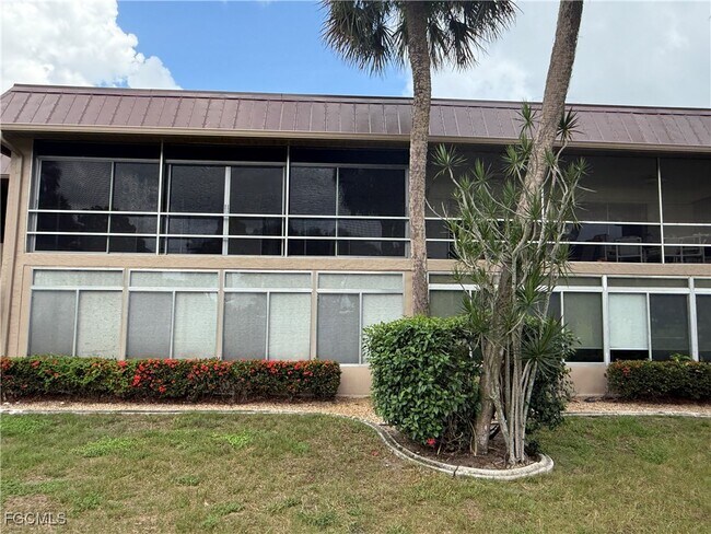 Foto del edificio - 1699 Golf Club Dr