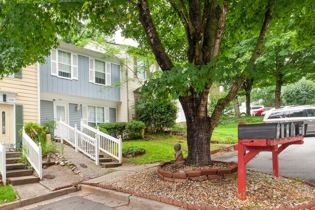 Foto del edificio - Two-Story Townhome Quiet Neighborhood w/ G...