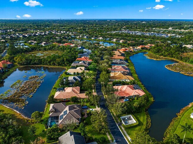 Foto del edificio - 12657 Promenade Estates Blvd