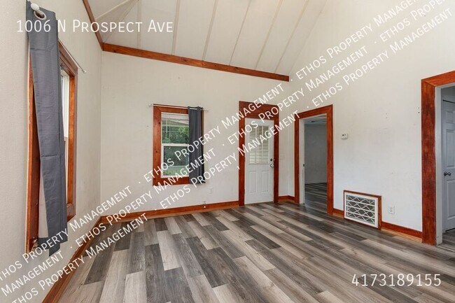 Foto del edificio - 1006 N Prospect Ave
