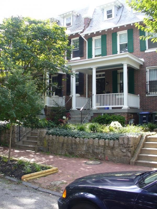 Building Photo - 422 7th Street NE