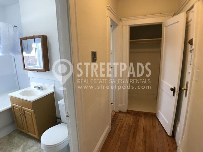 Foto del edificio - bedroom in Boston MA 02215