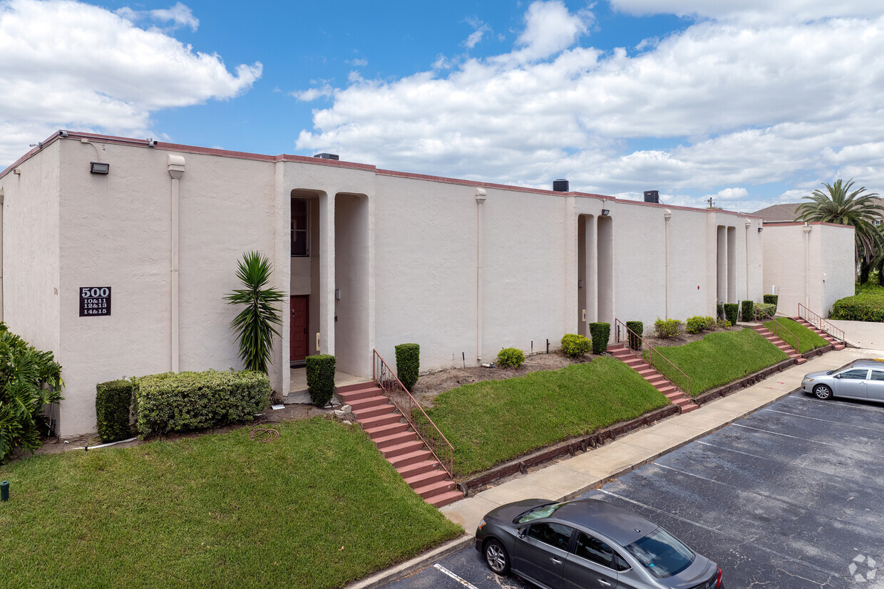 500 Orange DR Altamonte Springs, FL 32701 - Royal Arms Condos