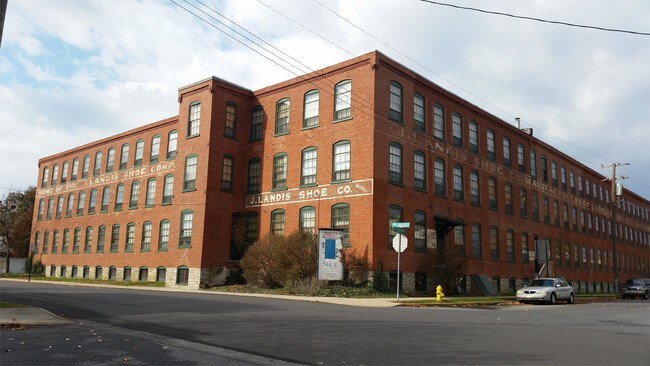 Building Photo - 201 N Chestnut St