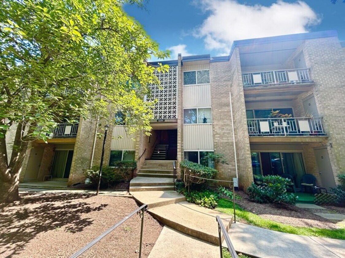 Primary Photo - Cozy Oasis in Rockville!