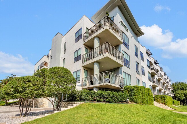 Building Photo - 4040 N Hall St