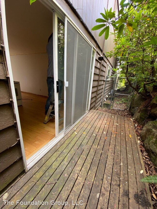 Building Photo - 100 E Boston St