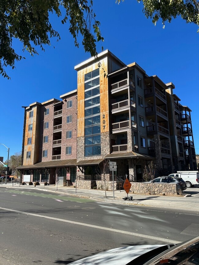 Building Photo - 207 S Beaver St