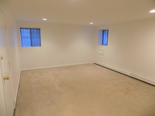 Living Room - 26 Commonwealth Ter