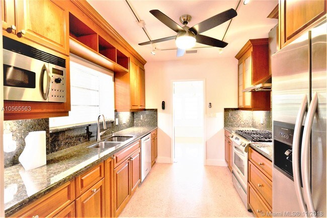 Building Photo - 475 S Shore Dr