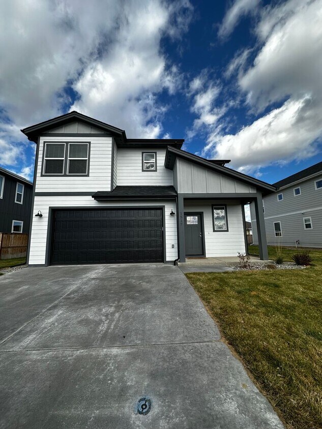 Primary Photo - Beautiful and New 3 Bedroom Home