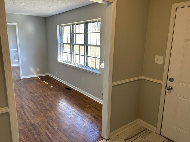 Building Photo - 2703 Dry Creek Dr NW