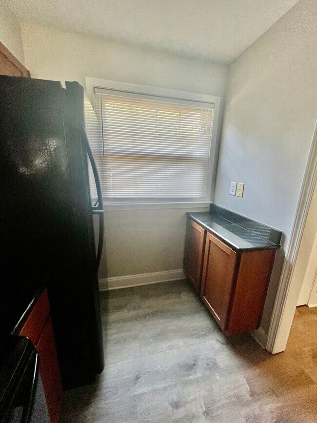 Foto del edificio - Must see this adorable 2 bedroom 1.5 bath ...