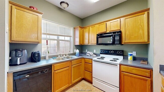 Foto del edificio - 301 Nimitz St