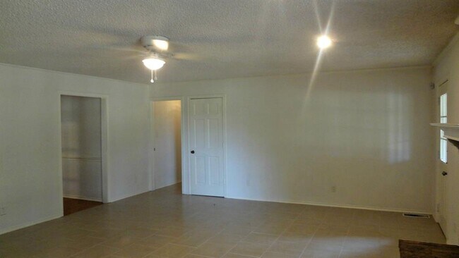 Foto del edificio - 830 E Belt Line Rd