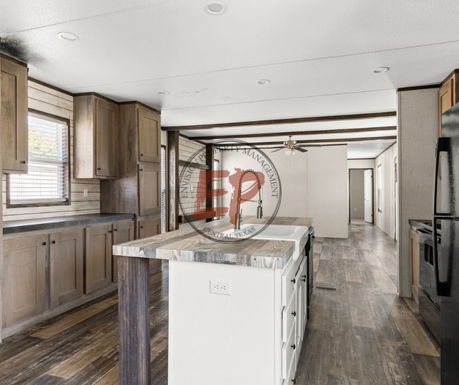 Building Photo - 21 Clear Creek