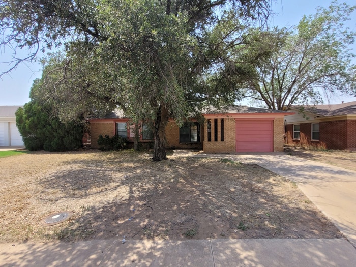 Primary Photo - 4 bed 1.5 bath move in ready