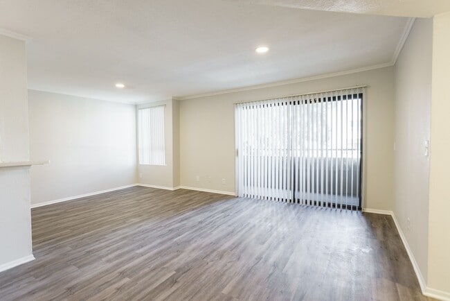 Foto del interior - 6310 Sylmar Ave