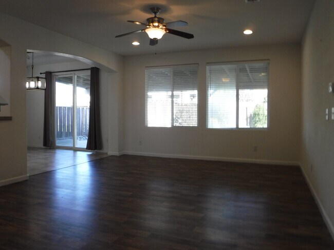 Building Photo - 1257 Kensington Dr