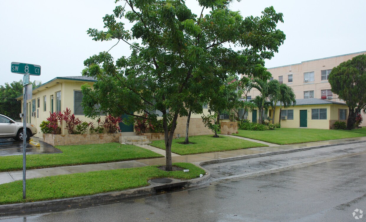 Foto del edificio - 401 SW 8th Ct