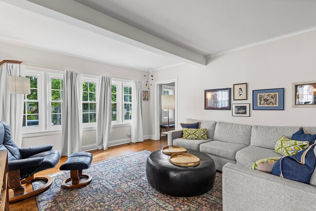 Building Photo - 405 Prairie Ave