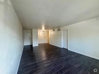 Building Photo - 12 NE 19th Ct