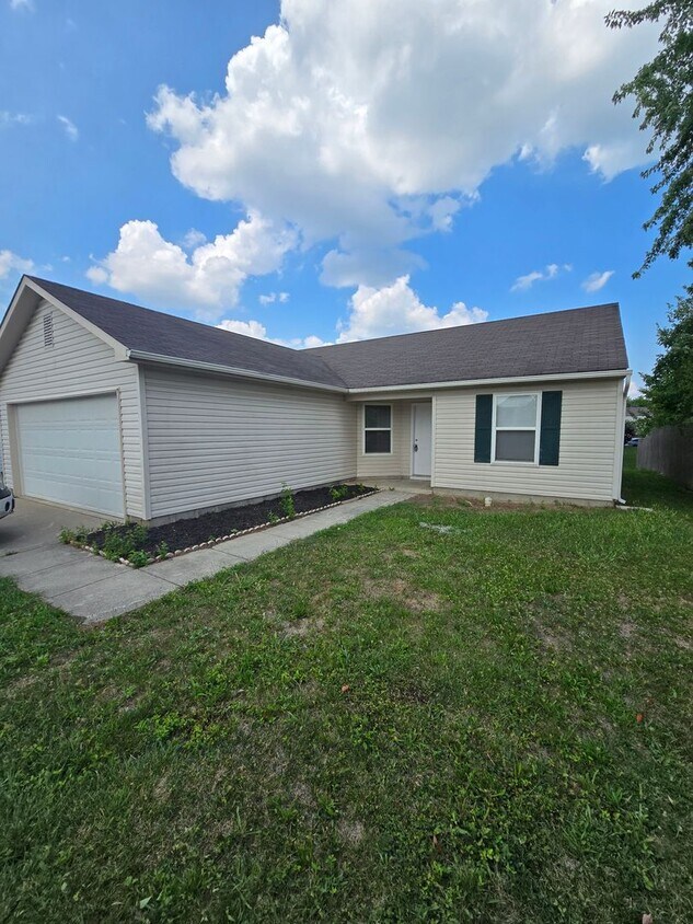 Foto principal - Three Bedroom Ranch Style Home Located in ...