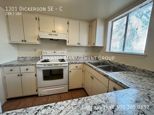 Building Photo - 1301 Dickerson Dr SE