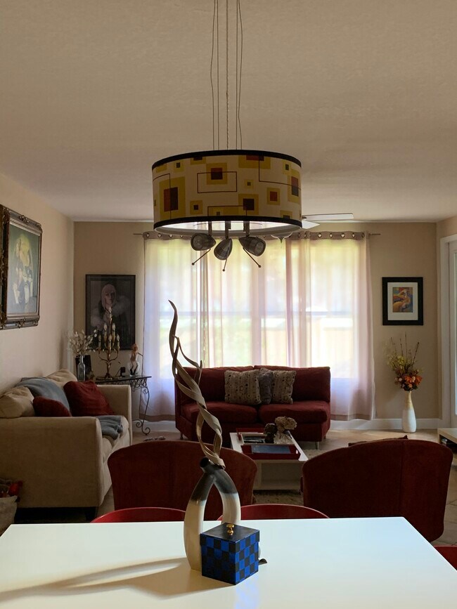 Foto del edificio - 9527 Brookville Ct