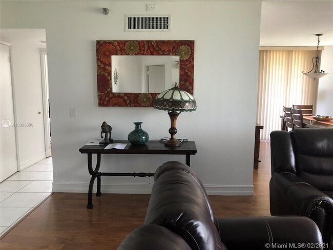 Foto del edificio - 3400 NE 192nd St