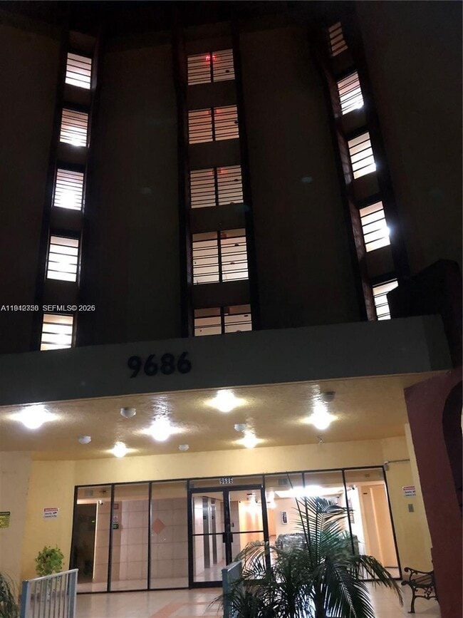 Foto del edificio - 9686 Fontainebleau Blvd