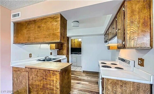 Foto del edificio - 3045 Pinehurst Dr