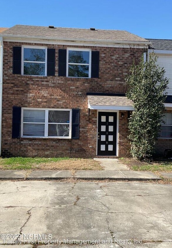 3 br, 2.5 bath House 209 Myrtlewood Circle House for Rent in