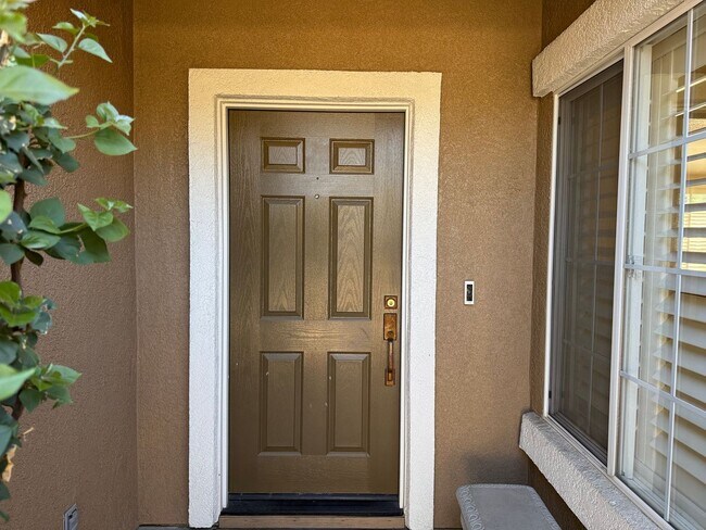 Foto del edificio - Single story home located in desirable northwest Modesto neighborhood!