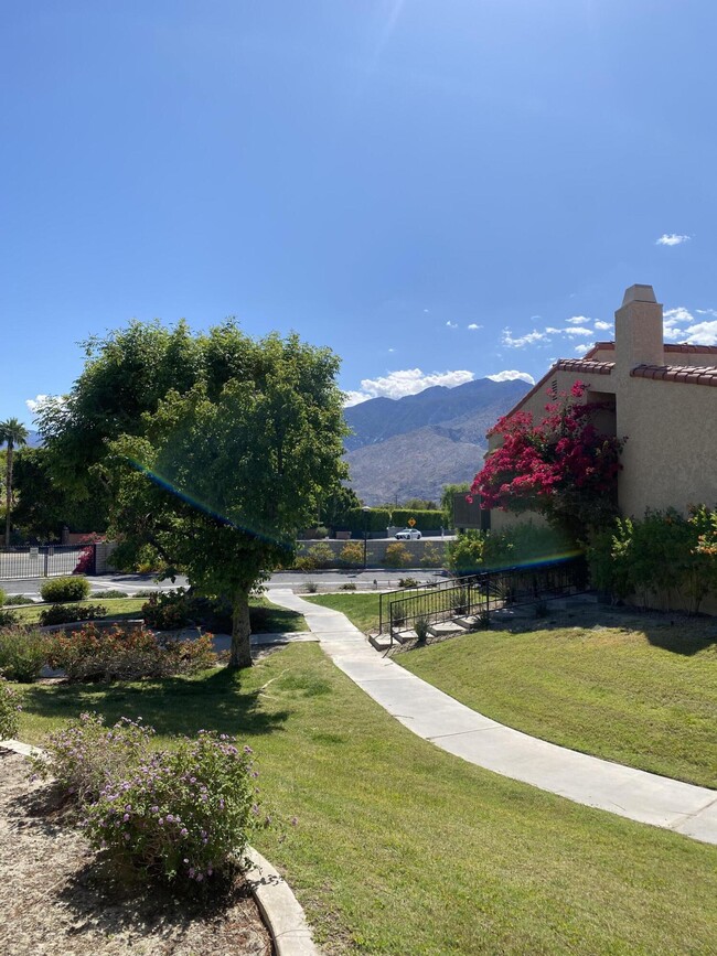 Building Photo - 695 S Cll Petunia