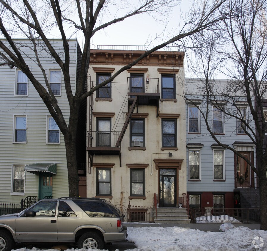 Building Photo - 84 India St