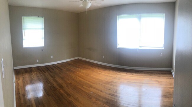 Building Photo - 1901 Crabapple Dr