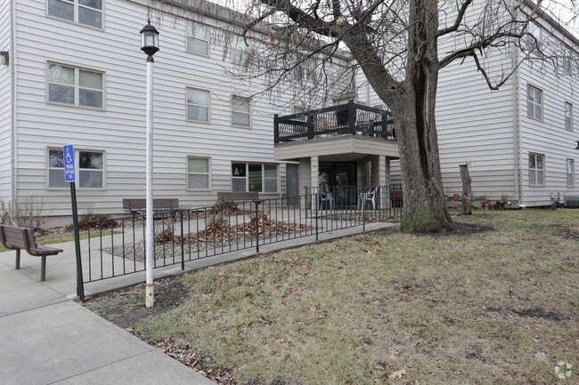 Foto del edificio - Catalpa Tree Apartments