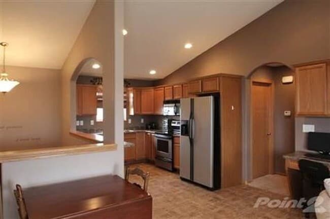 Building Photo - Quiet North Liberty Townhouse - CCA School District