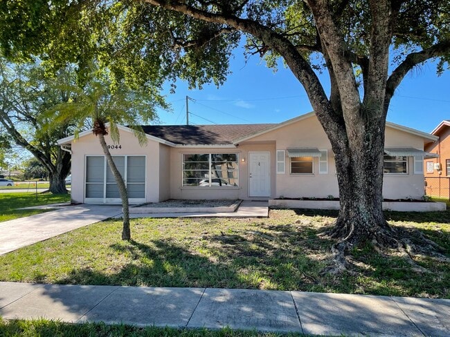 Building Photo - 9044 SW 1st Dr