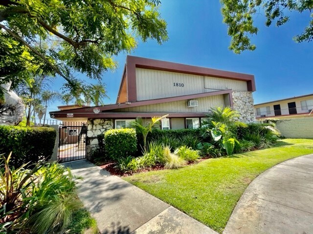 Building Photo - 1810 W Sallie Ln