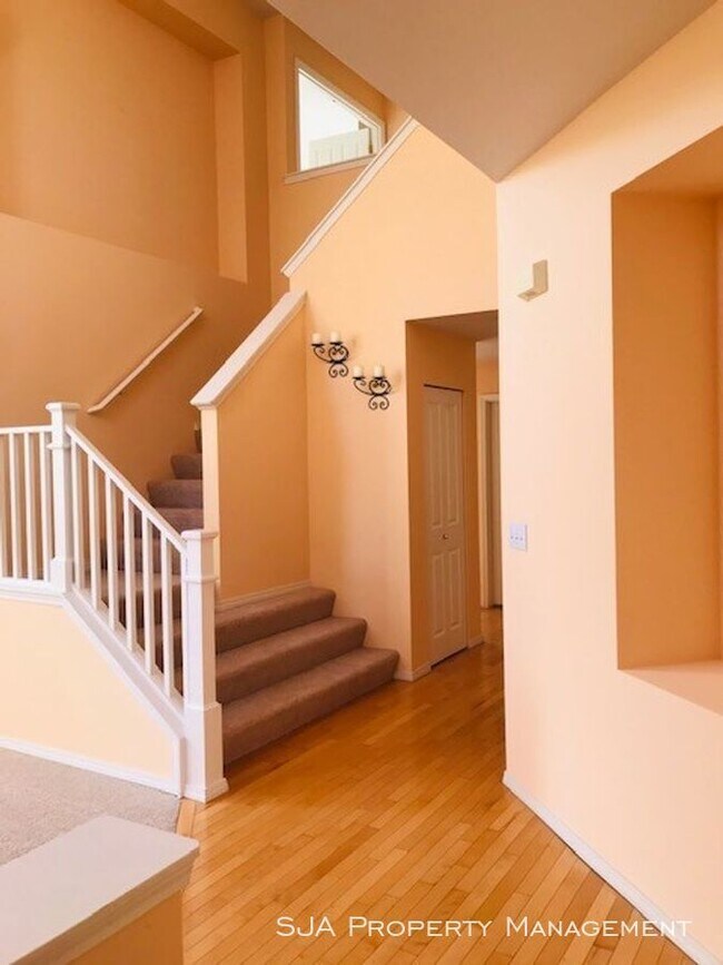 Foto del edificio - Large and Spacious Home in Renaissance Ridge!