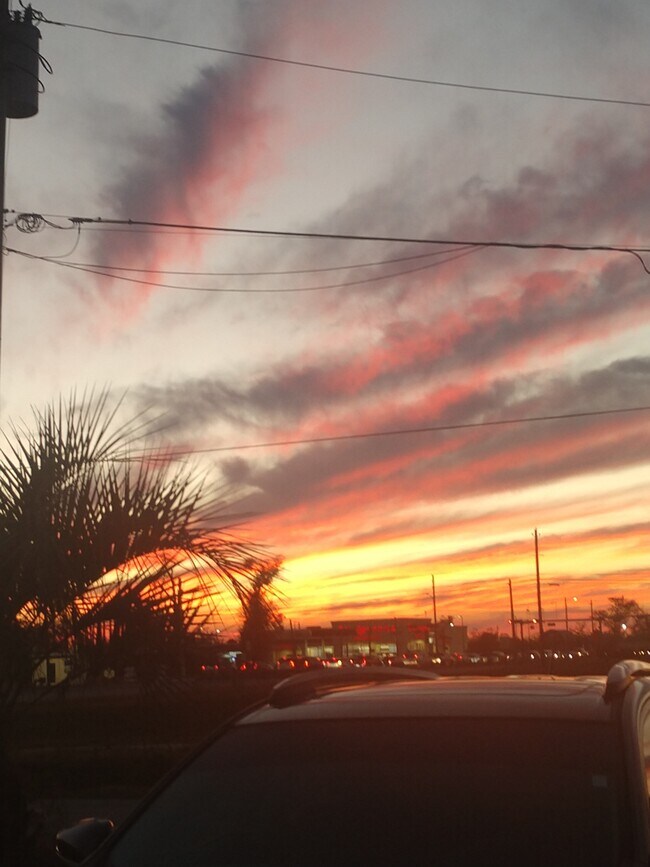 Pocos desde el balcón - 2510 W 9th St