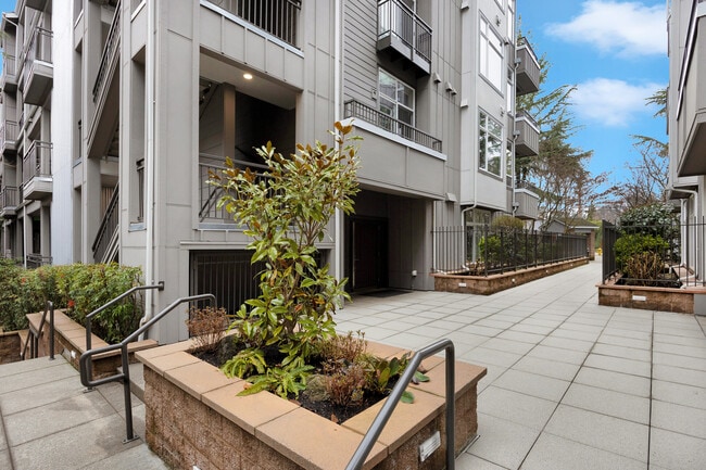 Building provides a secured designated area for of packageshges. - 511 7th Ave