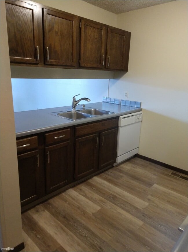 Building Photo - 2 br, 1.5 bath Duplex - 5235 E 20th St N