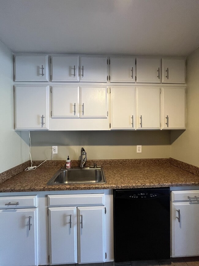 Building Photo - 710 E 200 S